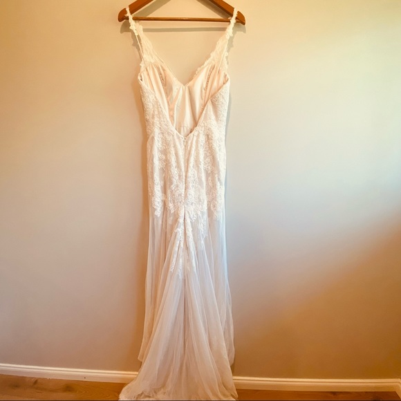 Alvina Valenta Wedding Gown (size 4) - Picture 5 of 11